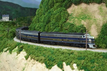 A rail fan captures the head end of Train No. 12, The Metropolitan, just west of Tunnel No. 7.  EMD E units 92A and 28 do the honors